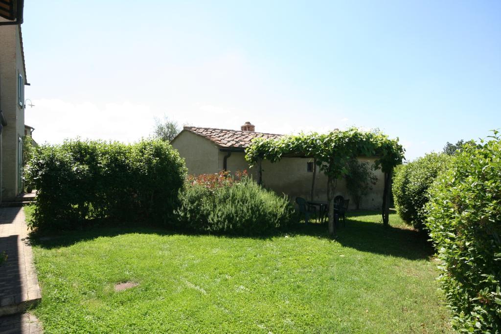 Podere Il Pino Поджибонси Стая снимка